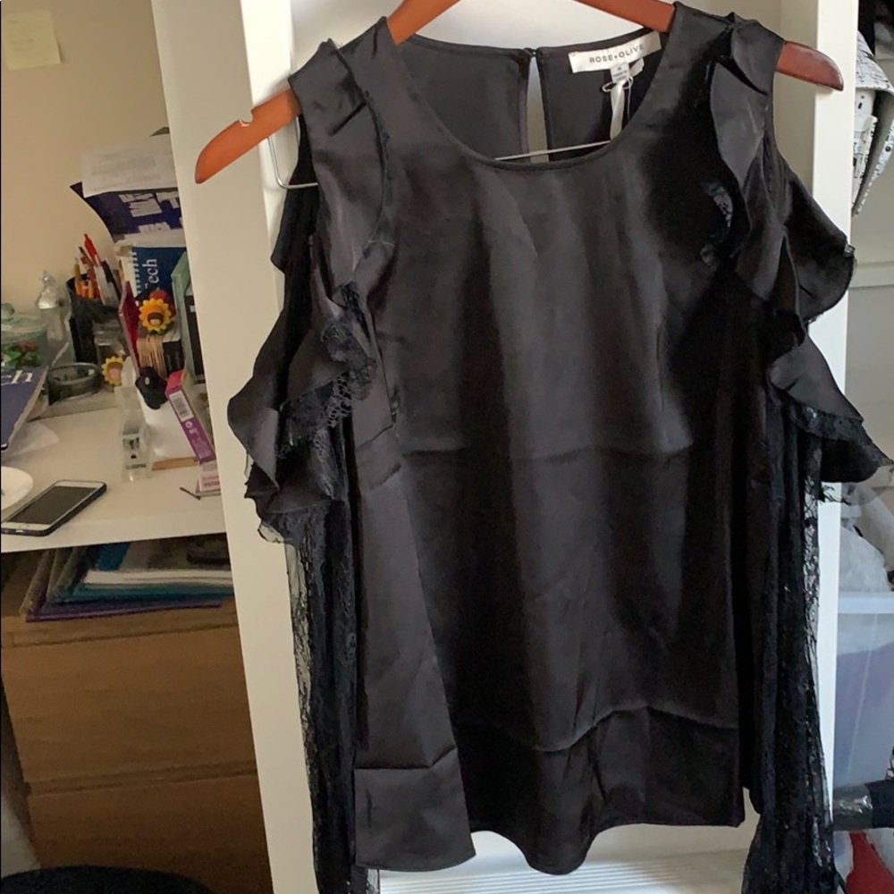 Rose+Olive cold shoulder lace top black size M